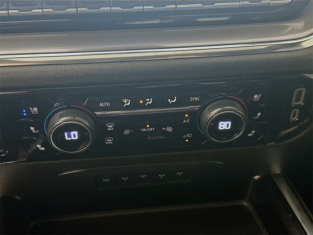 Used 2024 Chevrolet Silverado 3500 High Country w/ High Country Premium Package image 18