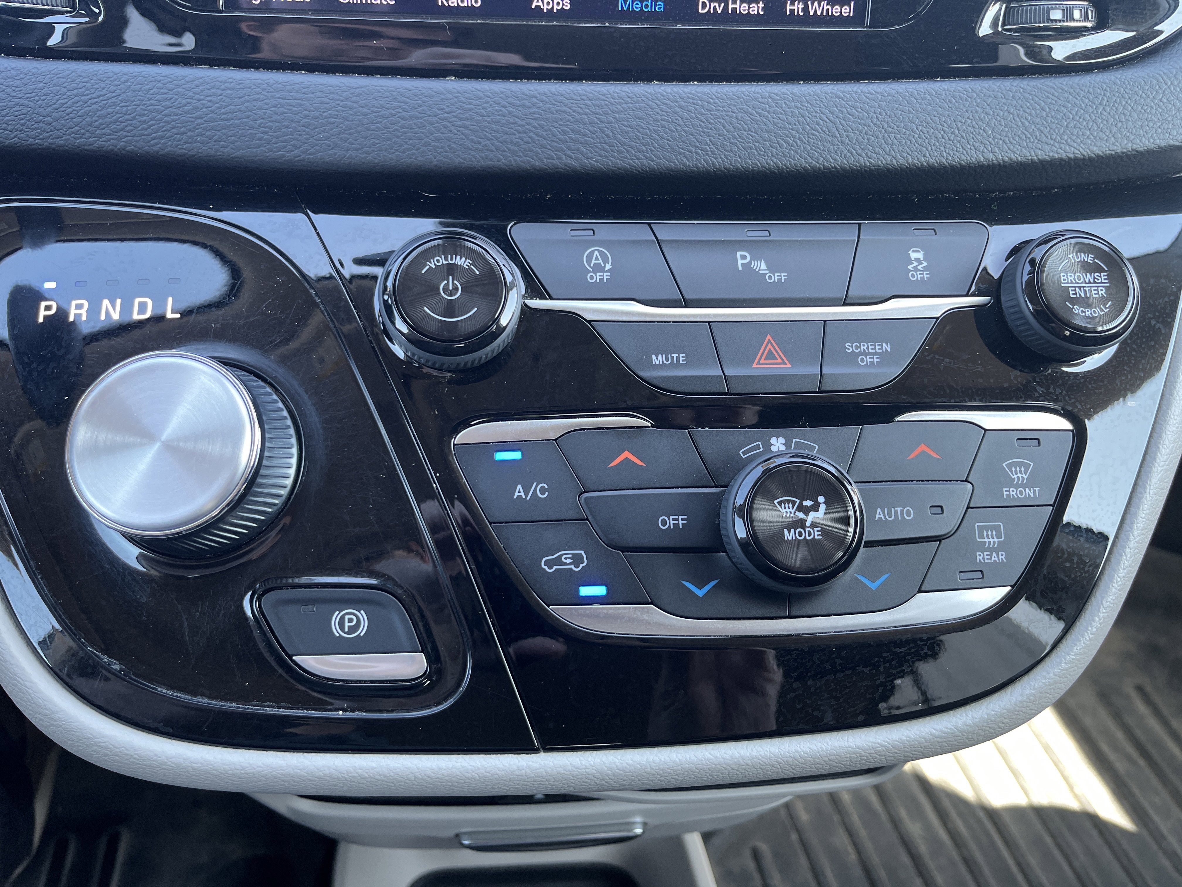 Used 2018 Chrysler Pacifica Touring-L Plus FWD image 31