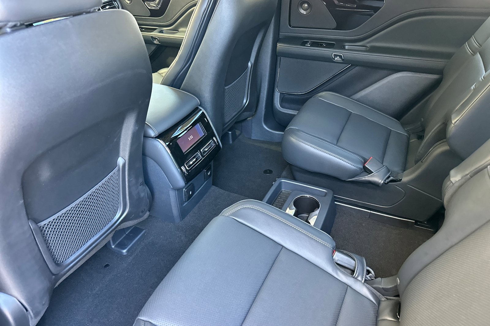 New 2025 Lincoln Aviator AWD w/ Equipment Group 101A image 11
