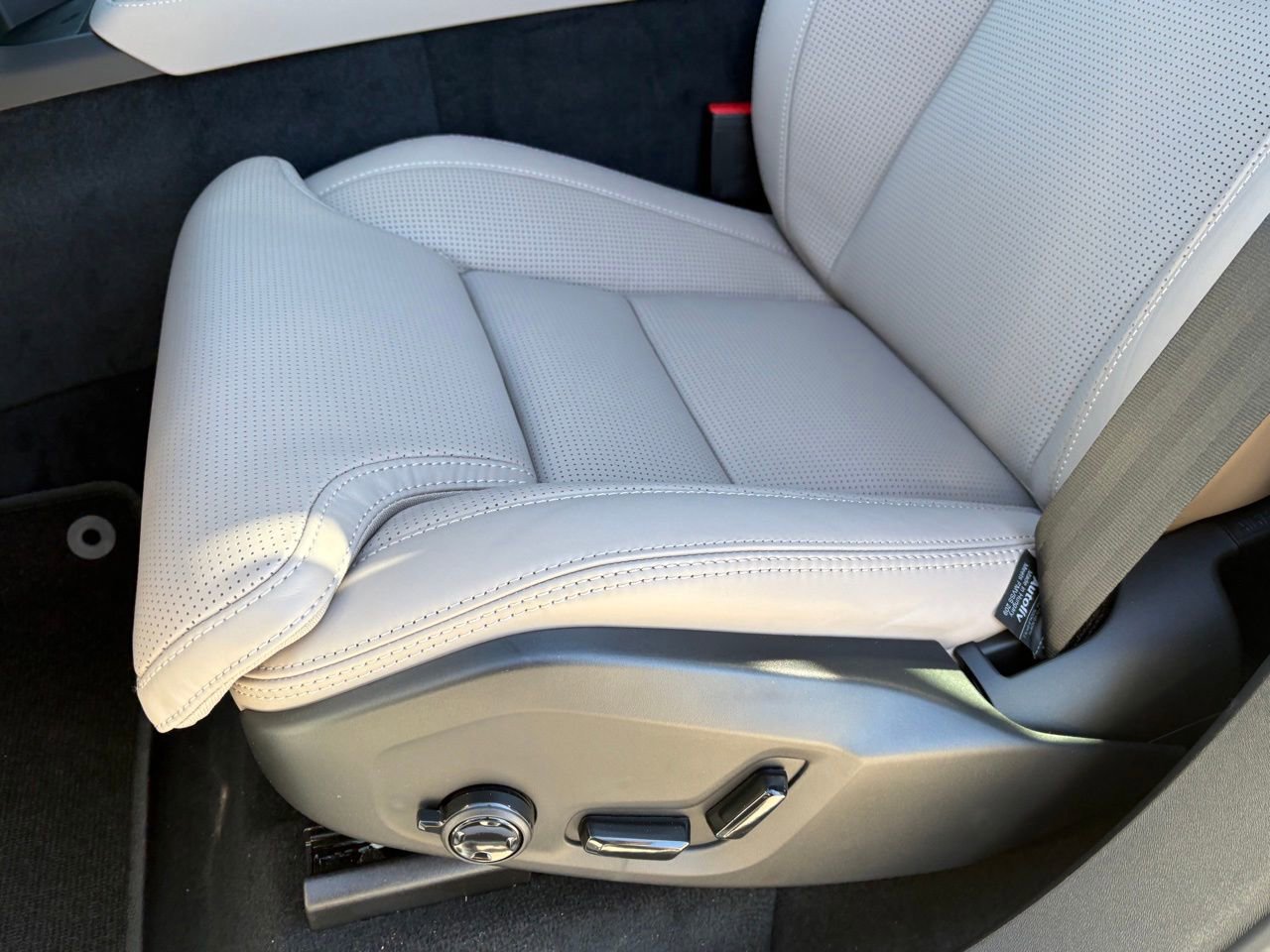 New 2026 Volvo XC90 B6 Ultra w/ Lounge Package image 22