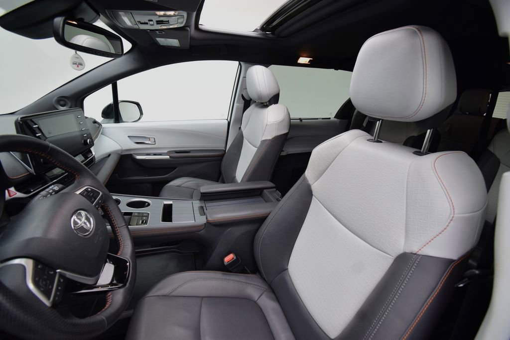Used 2021 Toyota Sienna XSE w/ XSE Plus Package image 23