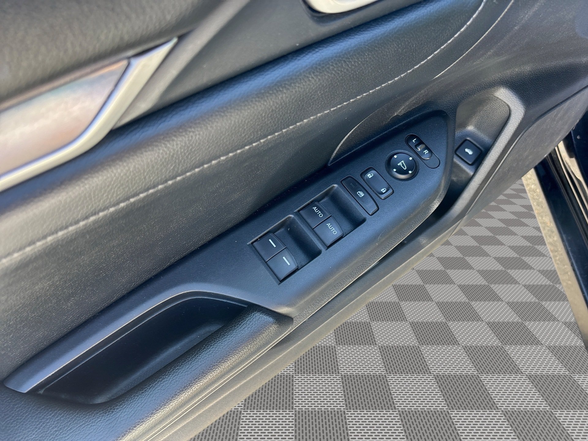 Used 2016 Honda Civic Touring image 15