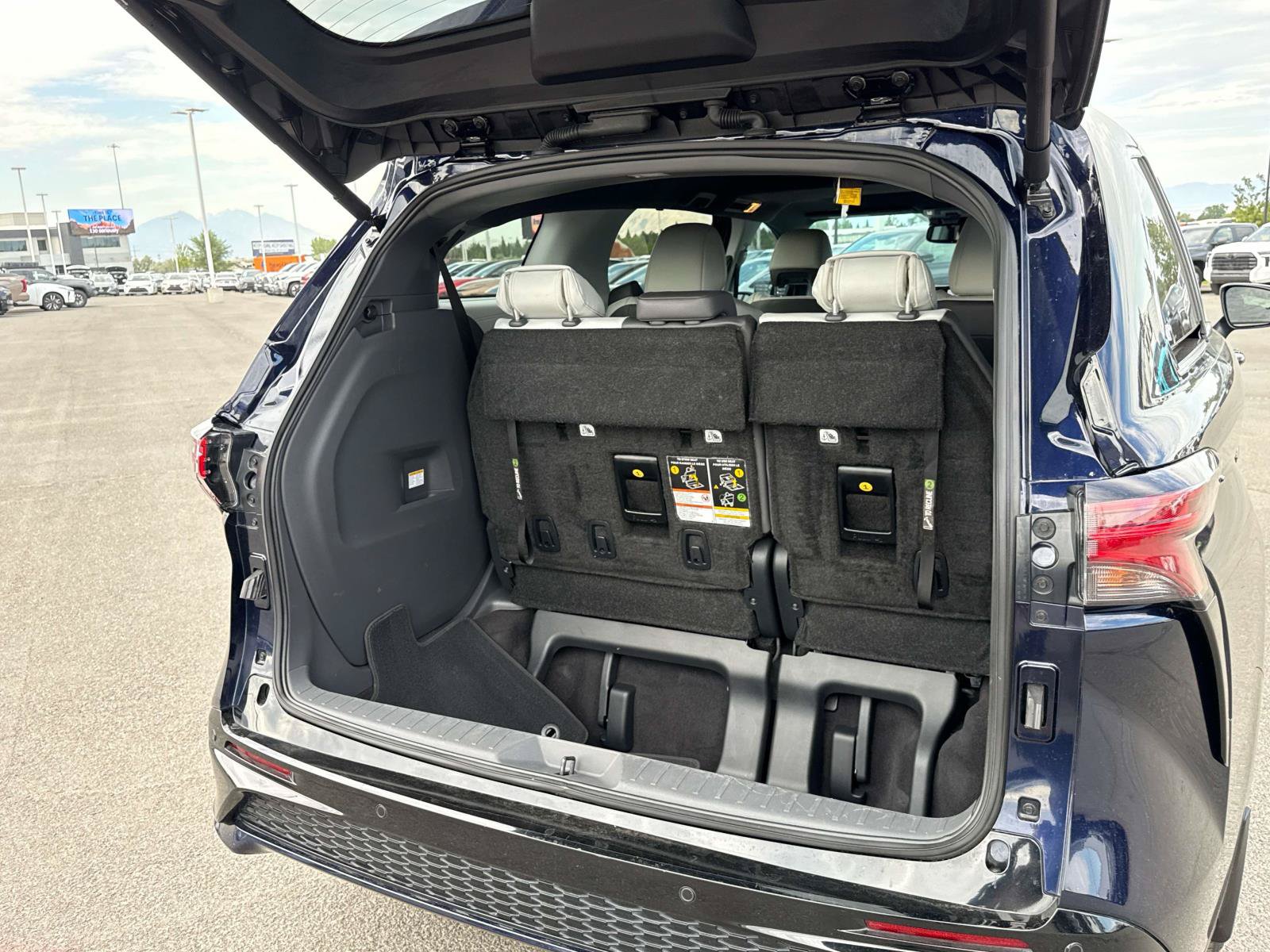 Used 2024 Toyota Sienna XSE FWD image 16
