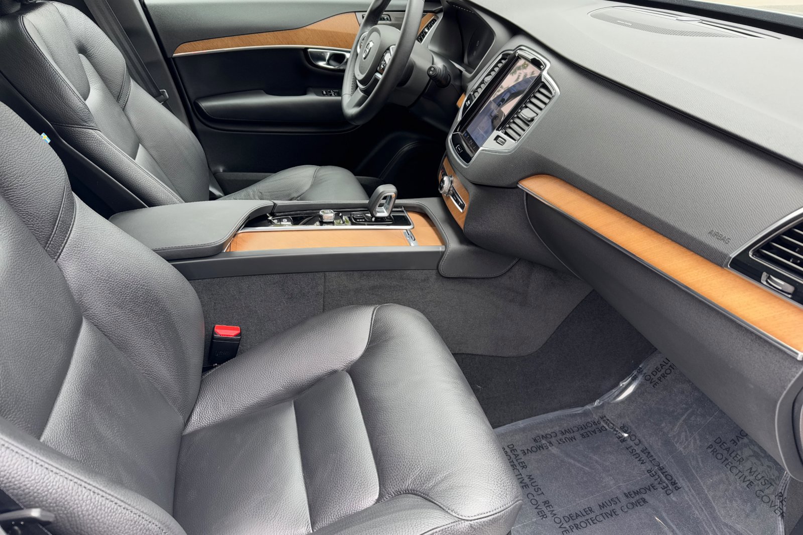 Certified 2025 Volvo XC90 B6 Plus w/ Protection Package Premier image 18