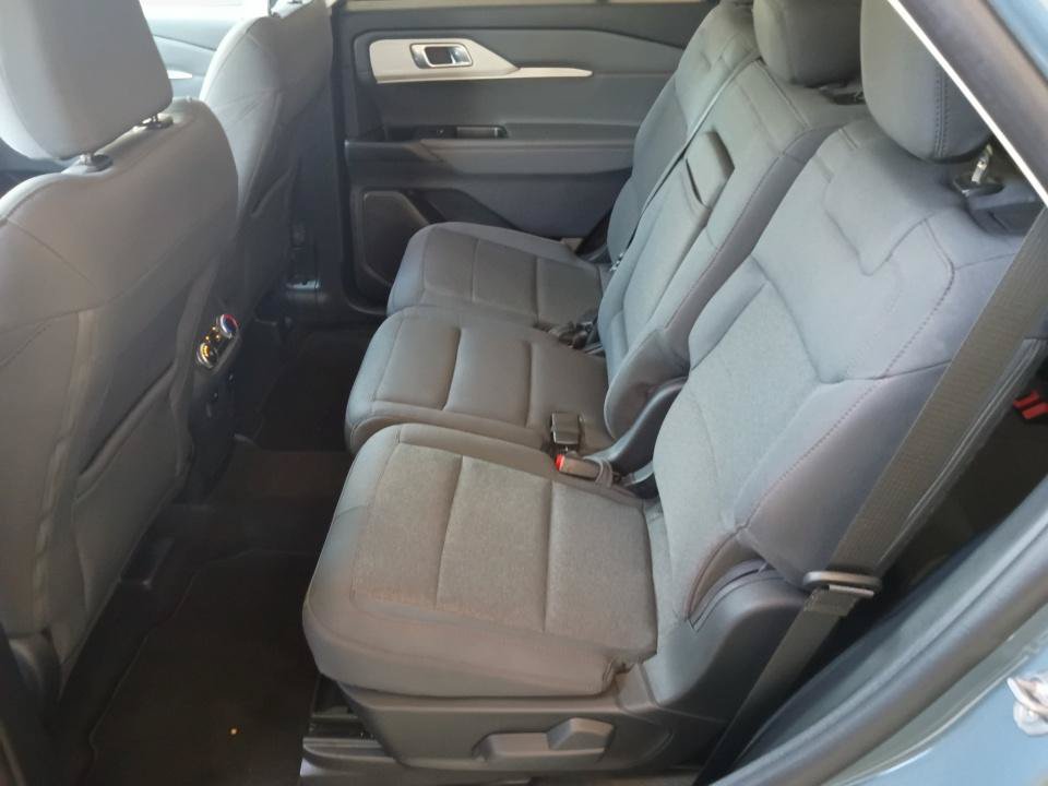 Used 2025 Ford Explorer Active RWD image 15