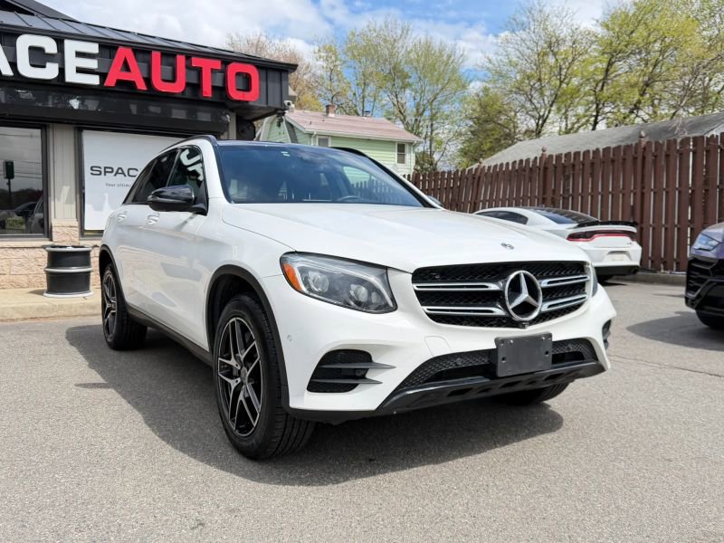Used 2019 Mercedes-Benz GLC 300 4MATIC image 4