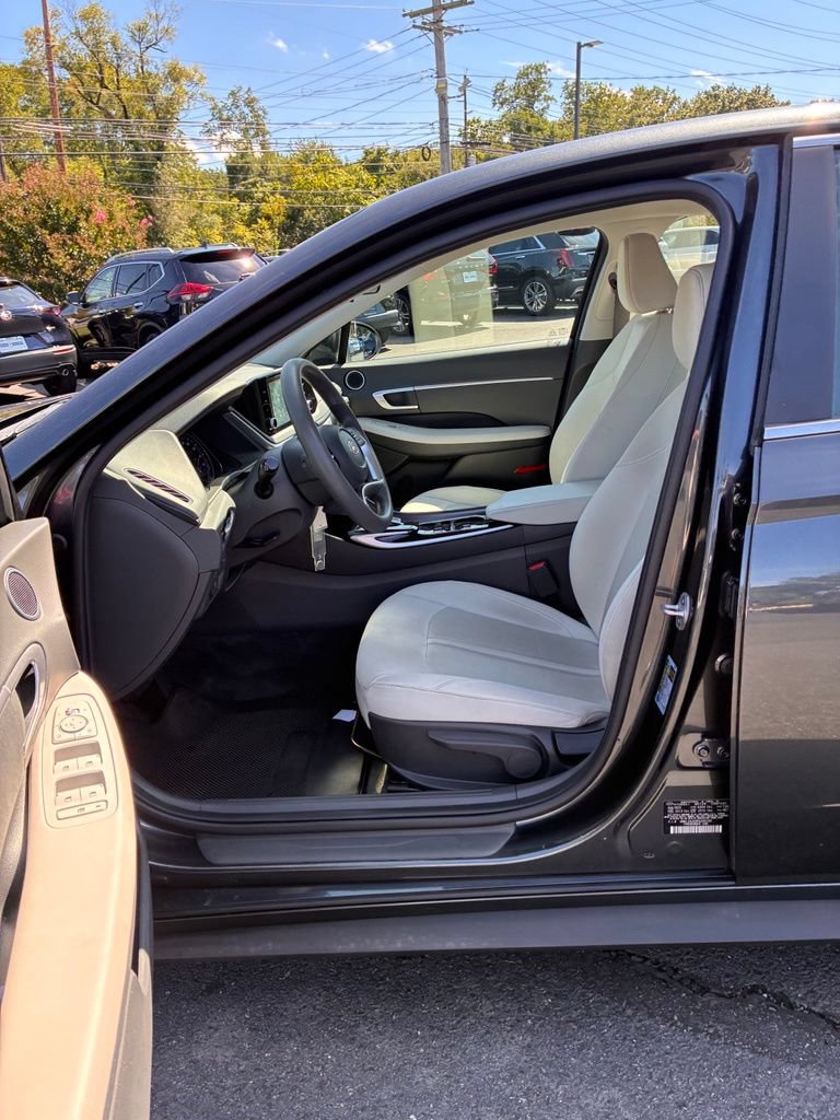 Used 2023 Hyundai Sonata SE w/ Cargo Package FWD image 23