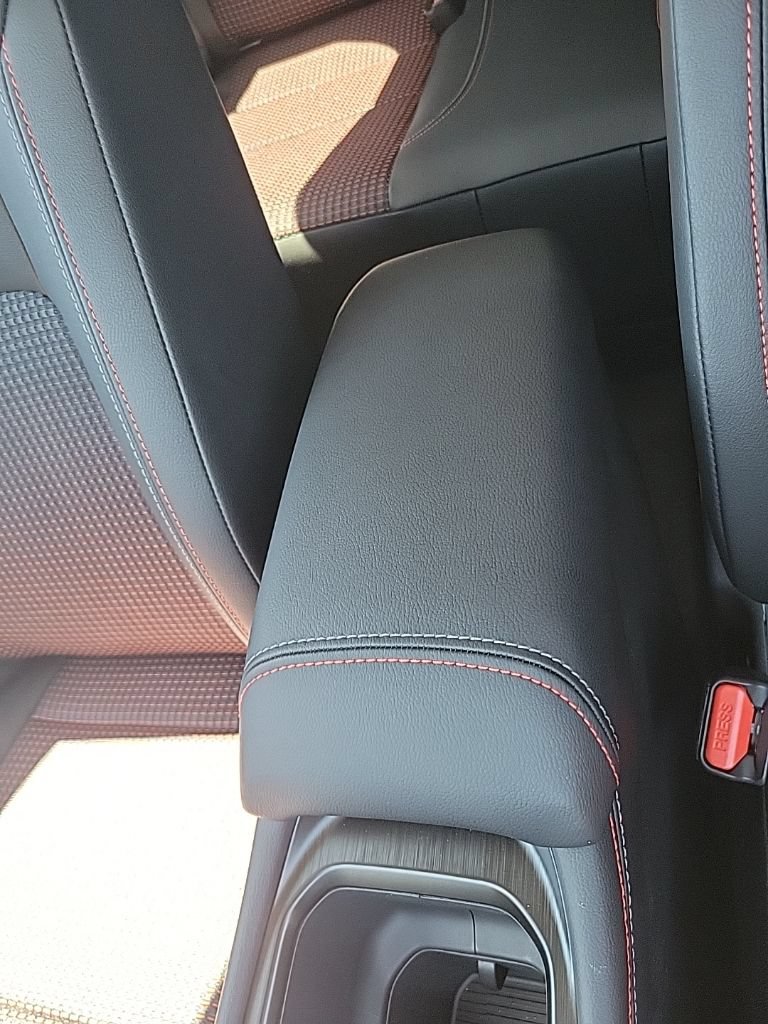 New 2025 Nissan Kicks SR FWD image 30