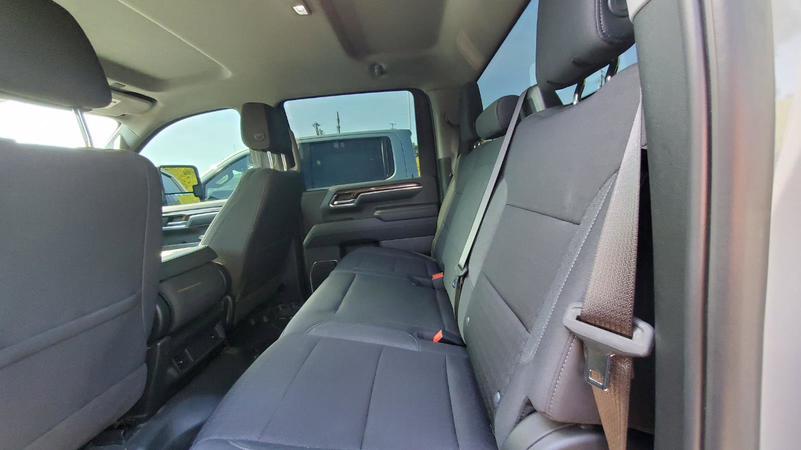 Used 2024 Chevrolet Silverado 2500 LT AWD/4WD image 5