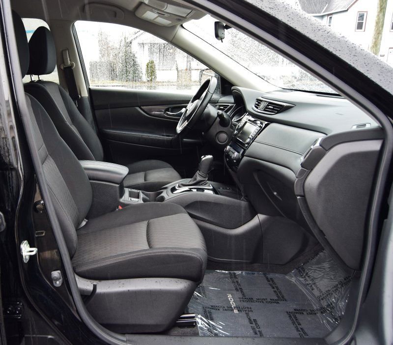 Used 2020 Nissan Rogue SV w/ Premium Package image 17