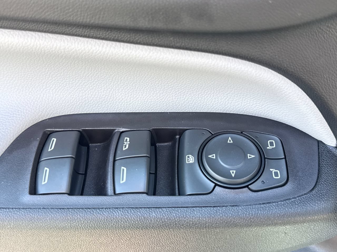 Used 2020 Chevrolet Equinox LS AWD/4WD image 16