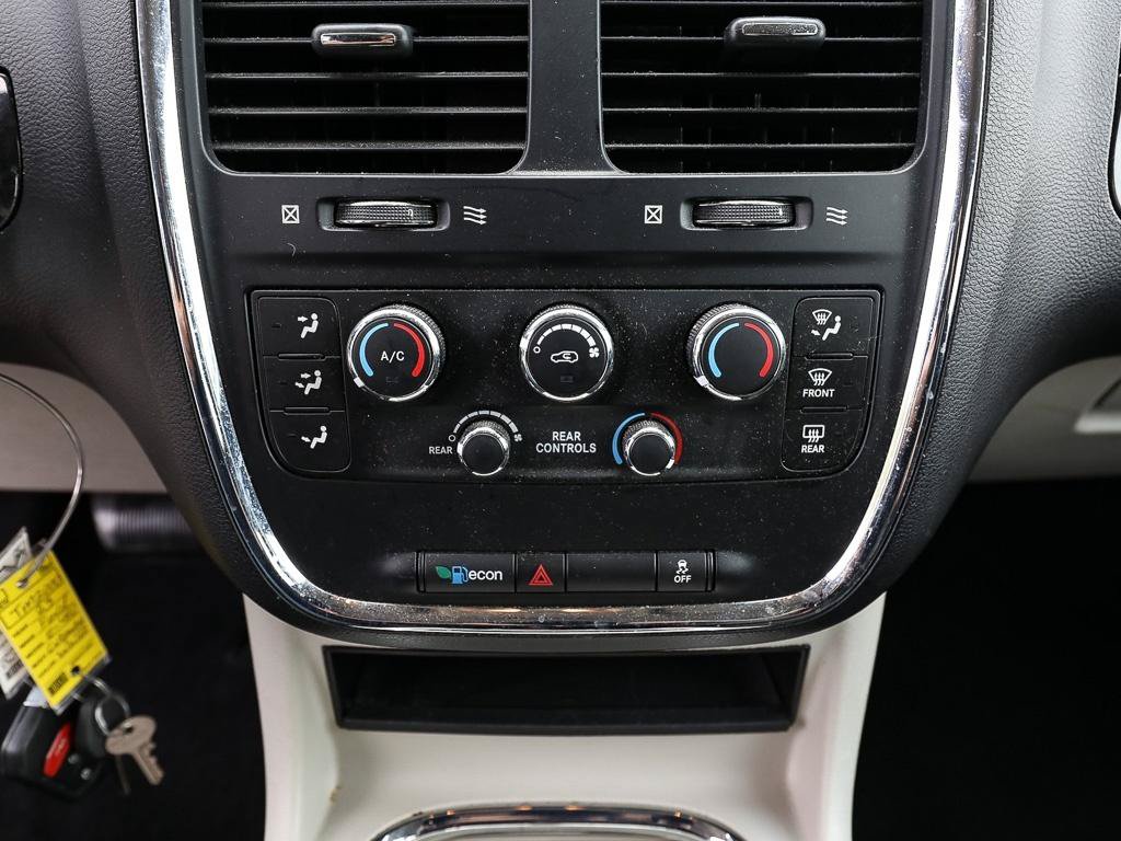 Used 2016 Dodge Grand Caravan SXT FWD image 19