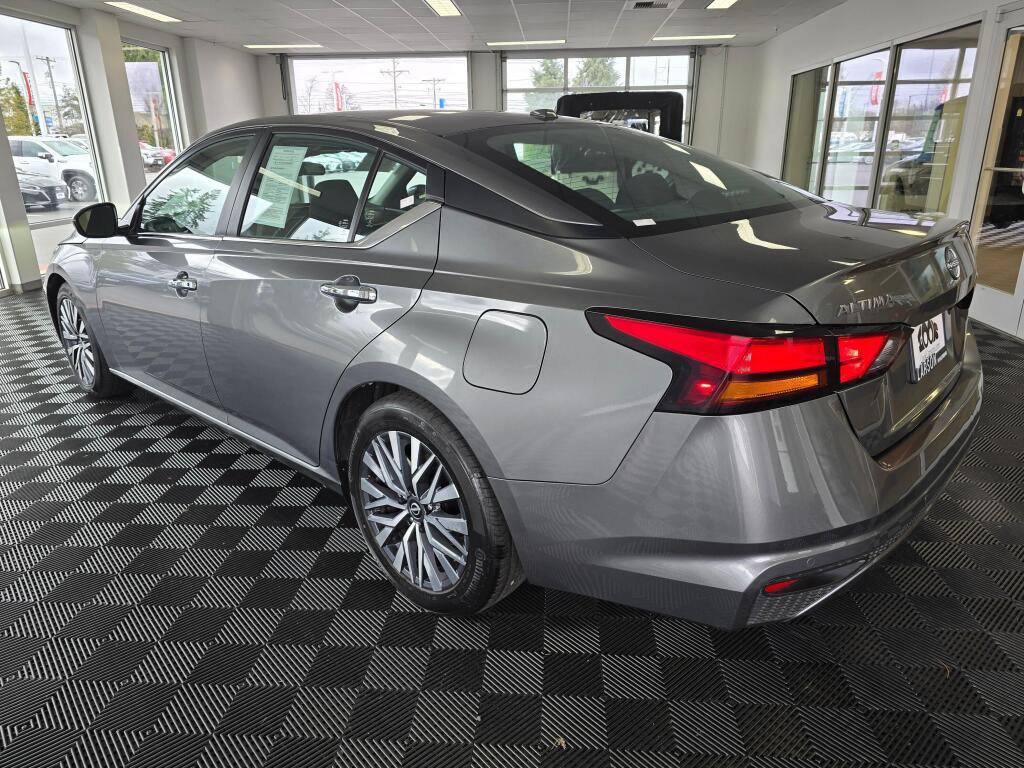 Used 2023 Nissan Altima 2.5 SV image 6