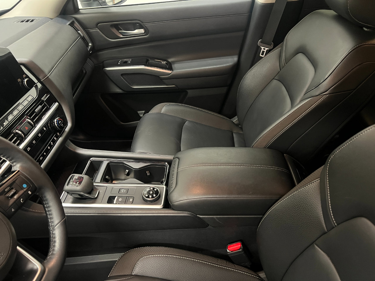 Used 2025 Nissan Pathfinder SL image 34