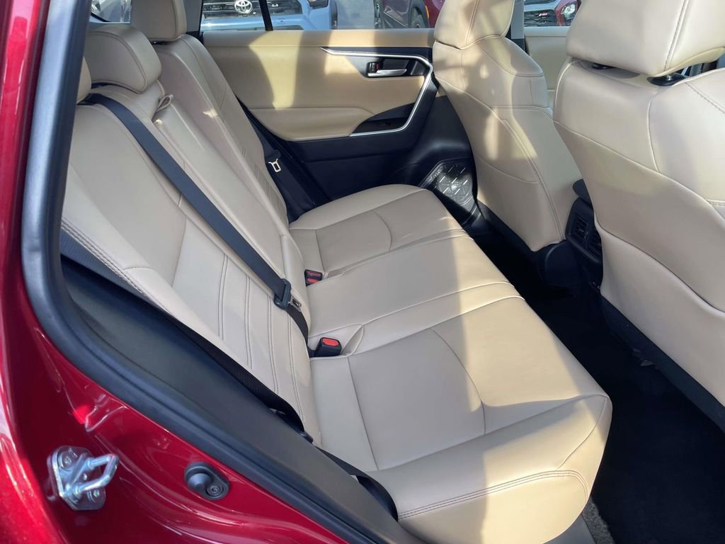 Used 2025 Toyota RAV4 XLE Premium image 45