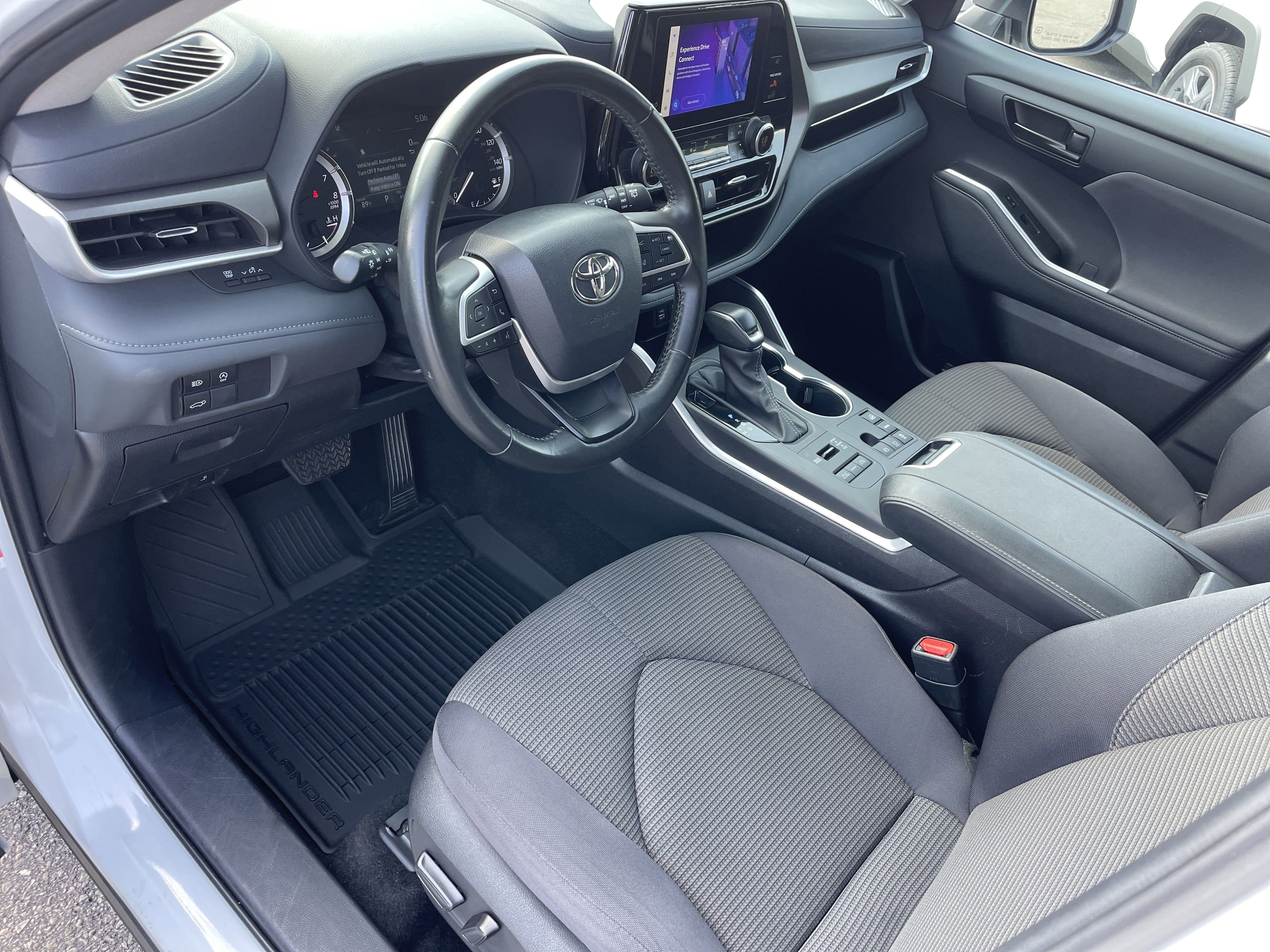 Certified 2024 Toyota Highlander LE image 3