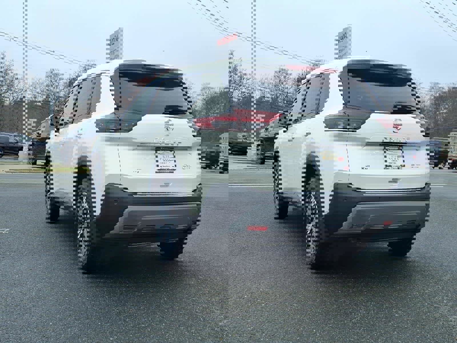 Used 2023 Nissan Rogue SV image 6