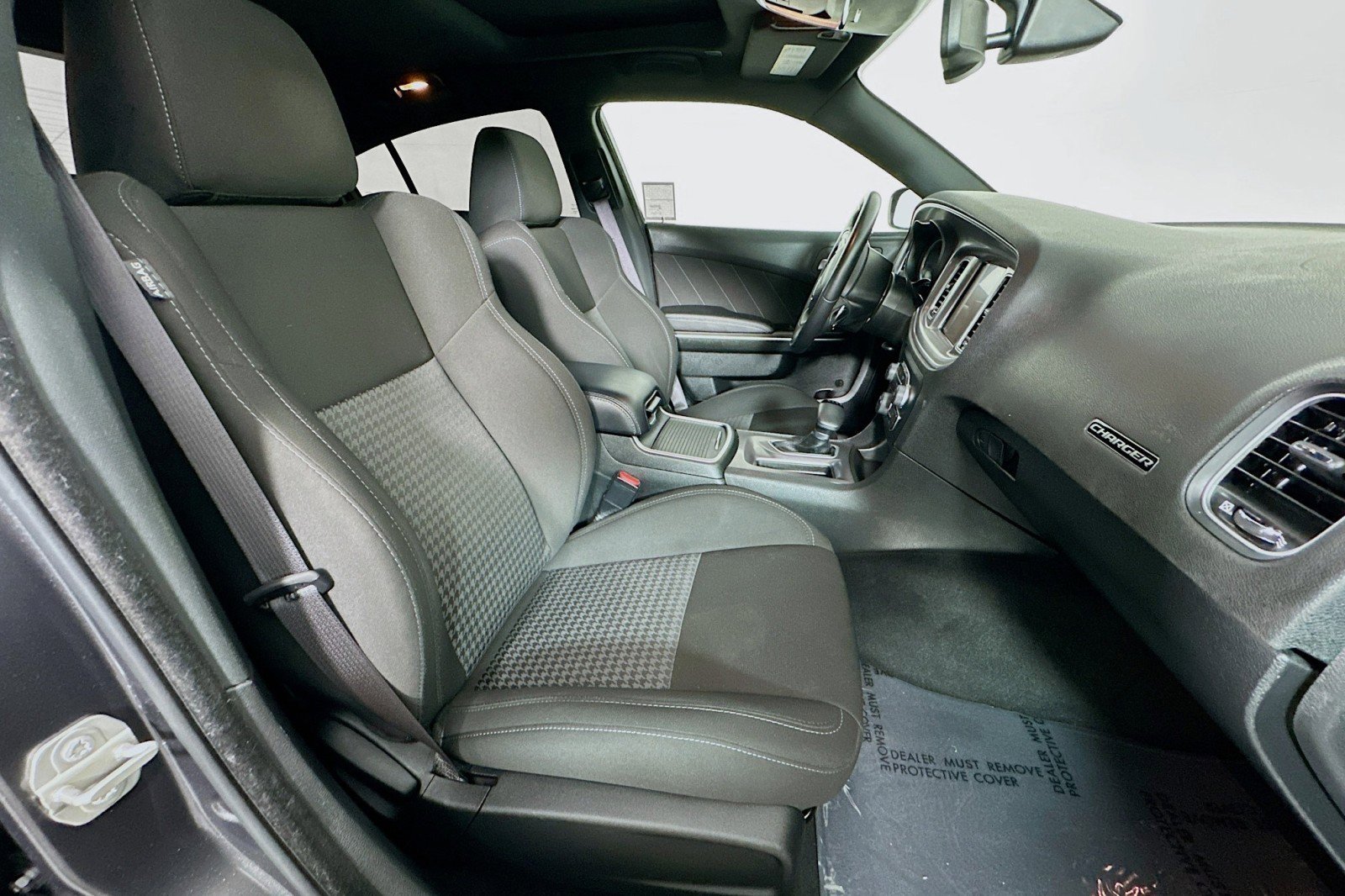 Used 2023 Dodge Charger R/T w/ Navigation & Travel Group image 8