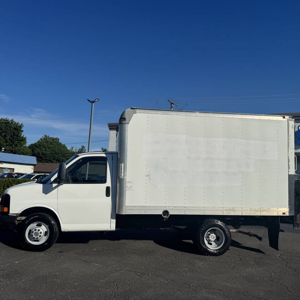Used 2010 Chevrolet Express 3500 RWD image 10