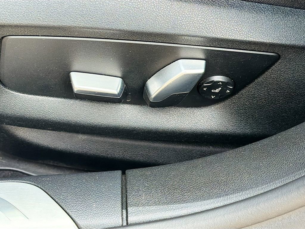 Used 2018 BMW 740i image 24