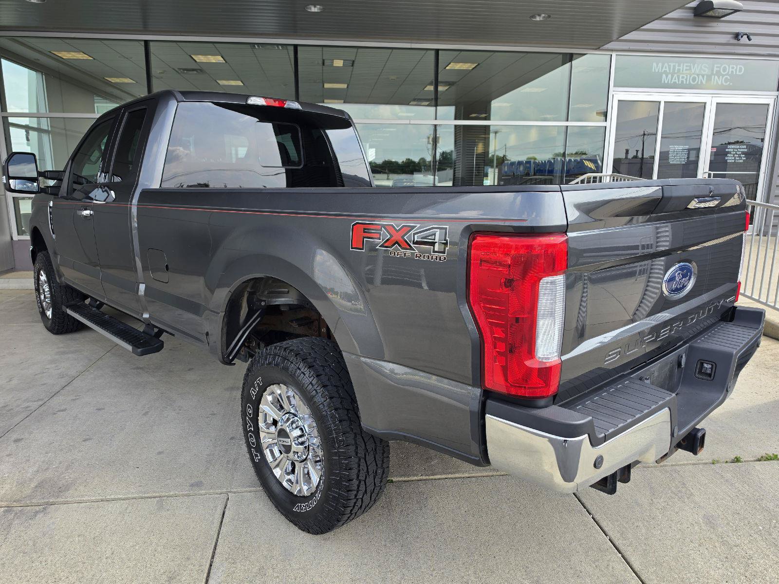 Used 2017 Ford F250 XLT w/ XLT Premium Package AWD/4WD image 3