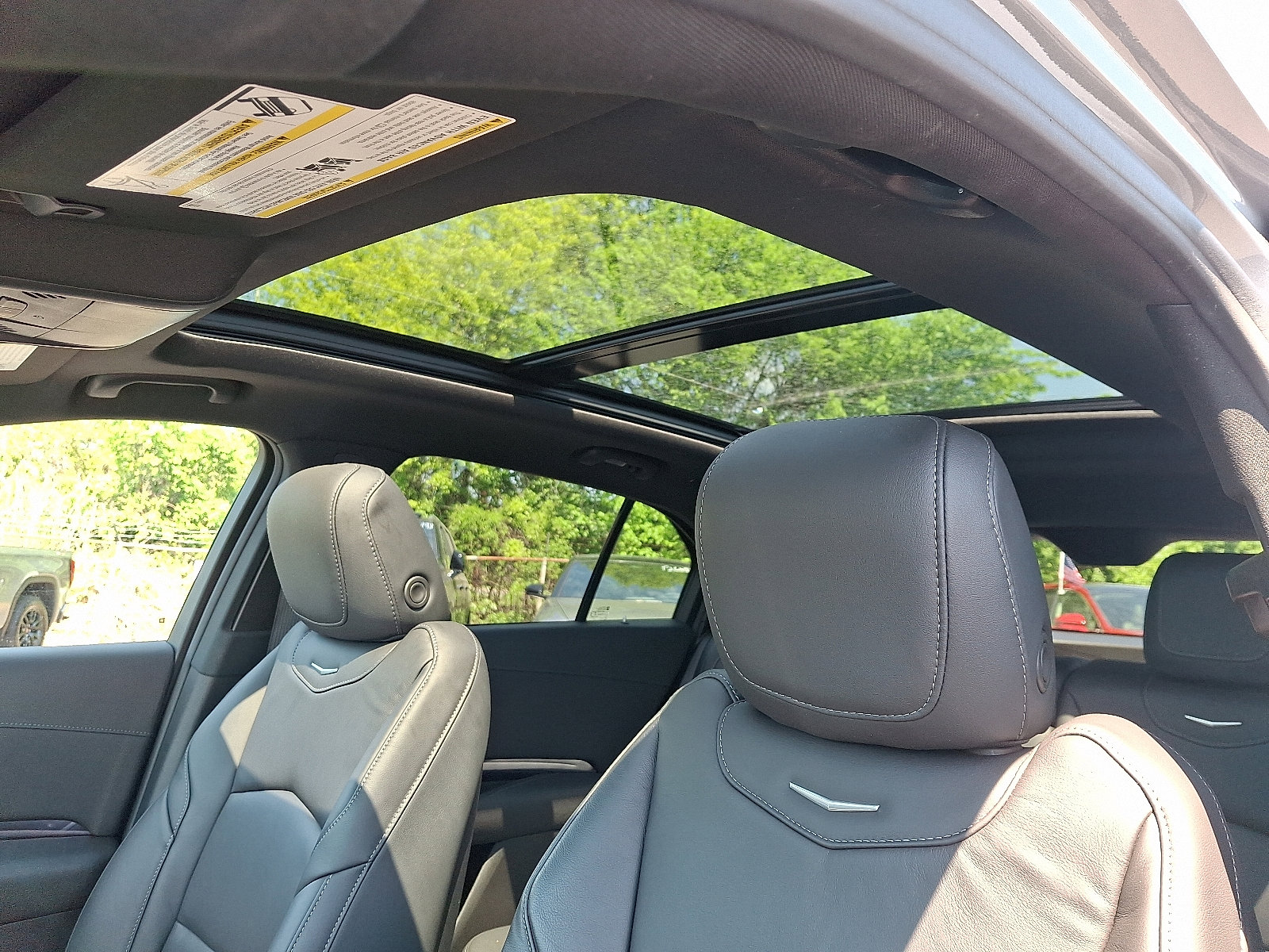 Certified 2023 Cadillac XT4 Luxury w/ Cold Weather Package AWD/4WD image 13
