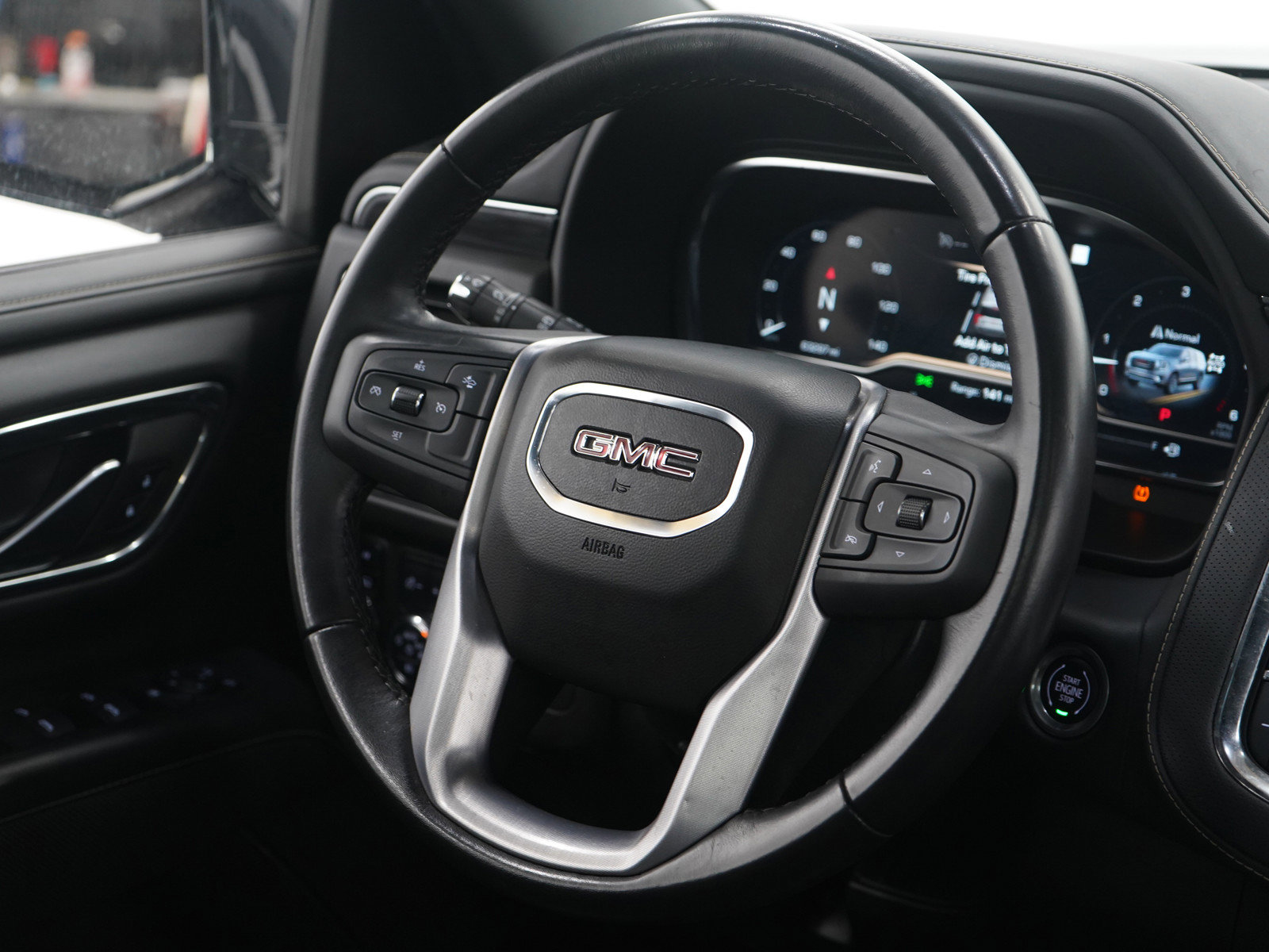 Used 2023 GMC Yukon XL SLT image 15