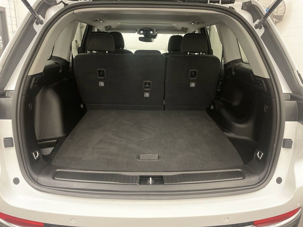 Used 2023 Jeep Grand Cherokee Laredo image 19