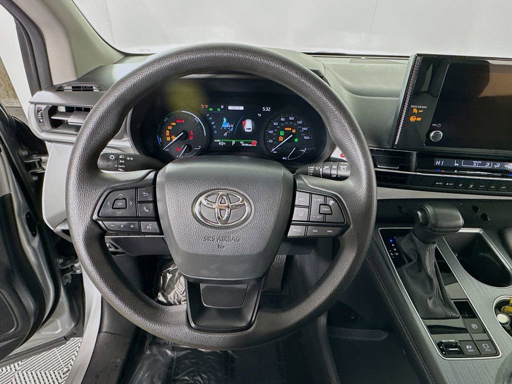 Certified 2025 Toyota Sienna LE image 13