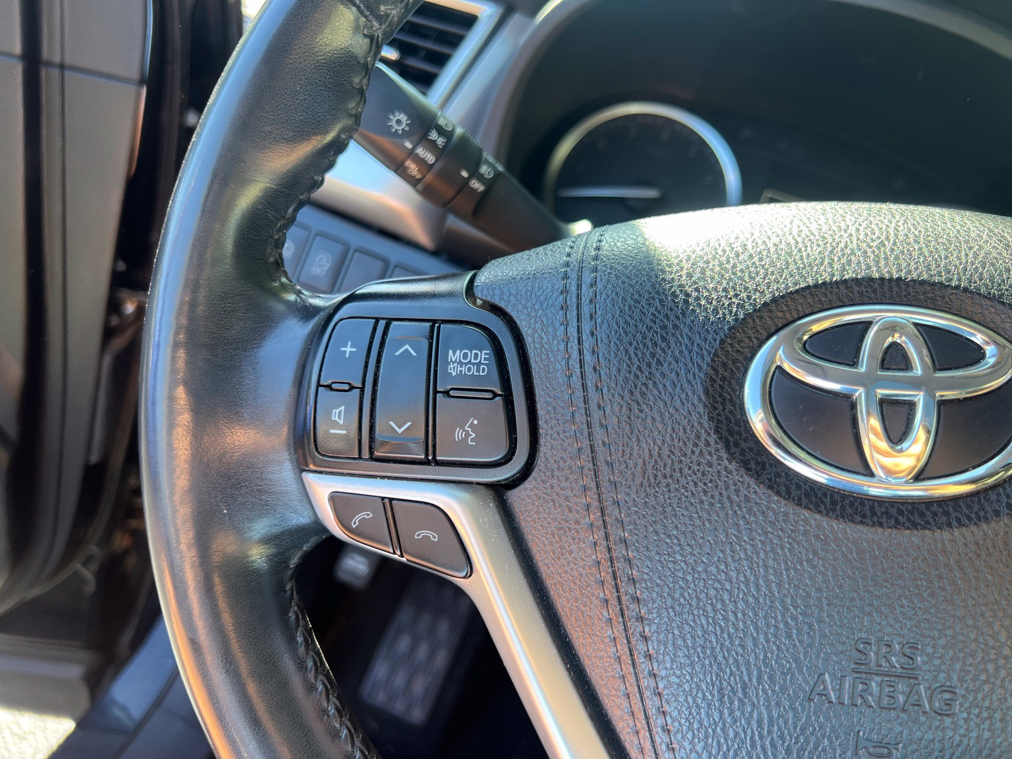Used 2019 Toyota Highlander XLE AWD/4WD image 22