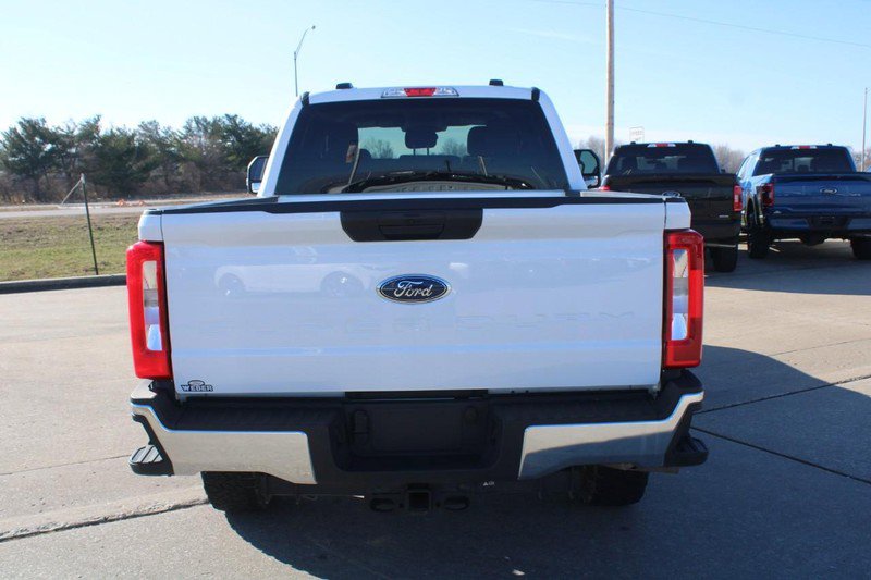 Used 2025 Ford F350 XLT image 4