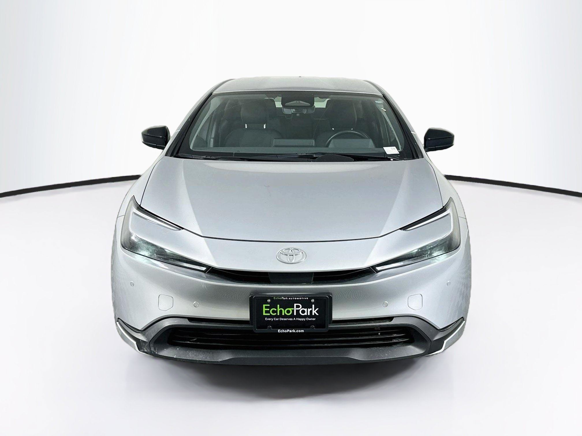 Used 2025 Toyota Prius LE FWD image 2