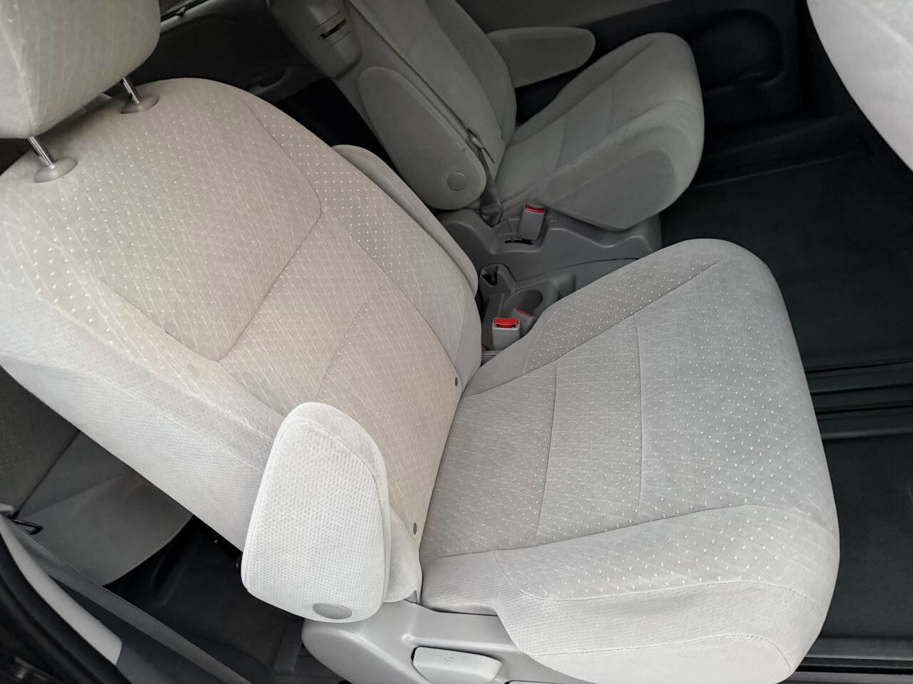 Used 2020 Toyota Sienna LE image 35