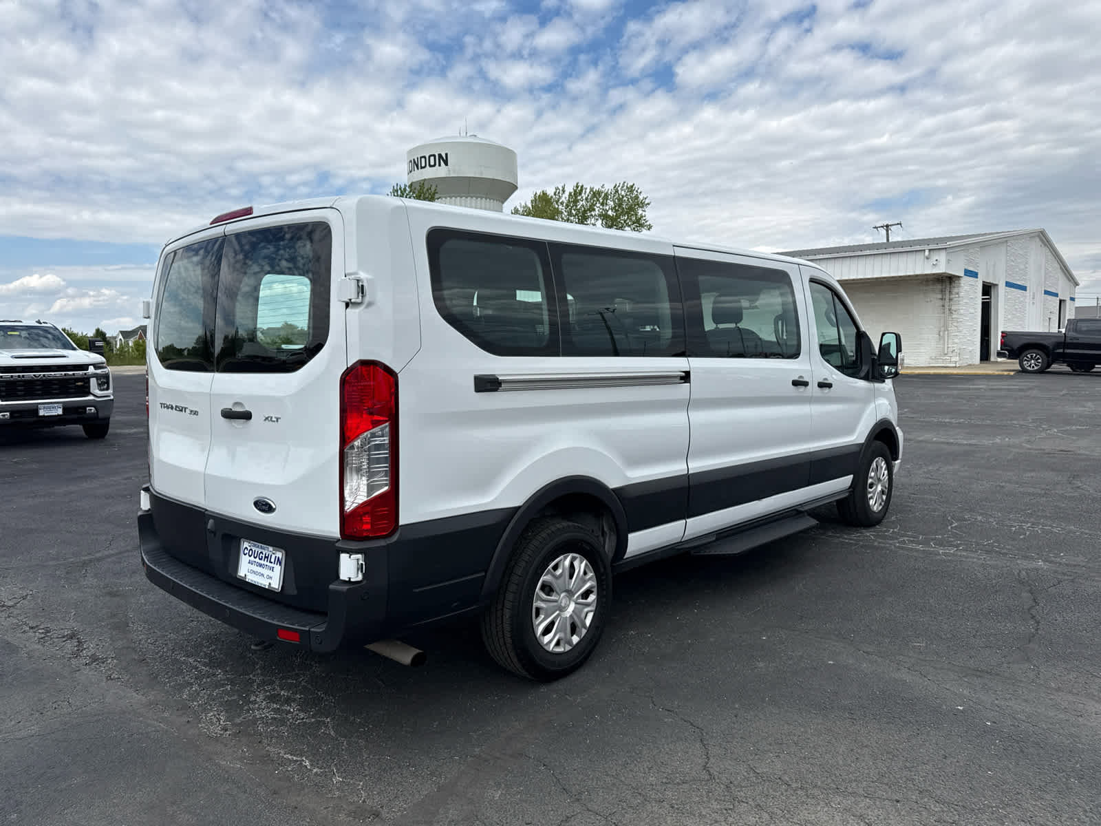 Used 2023 Ford Transit 350 XLT RWD image 6