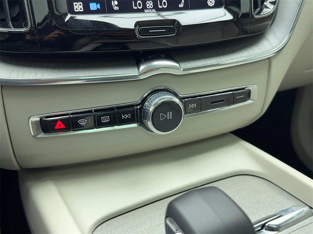 Used 2025 Volvo XC60 T8 Plus w/ Protection Package Premier image 31