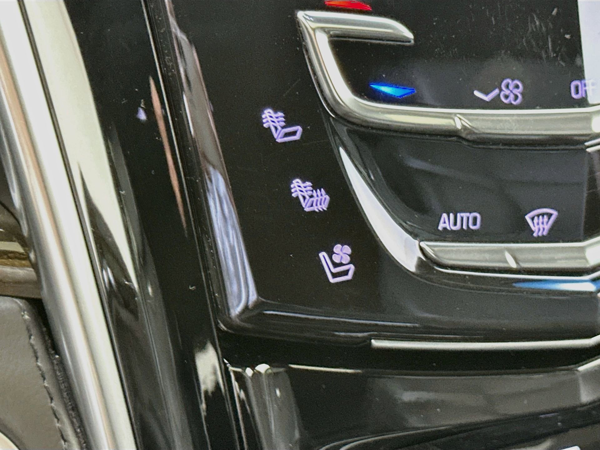 Used 2019 Cadillac Escalade ESV Platinum AWD/4WD image 22