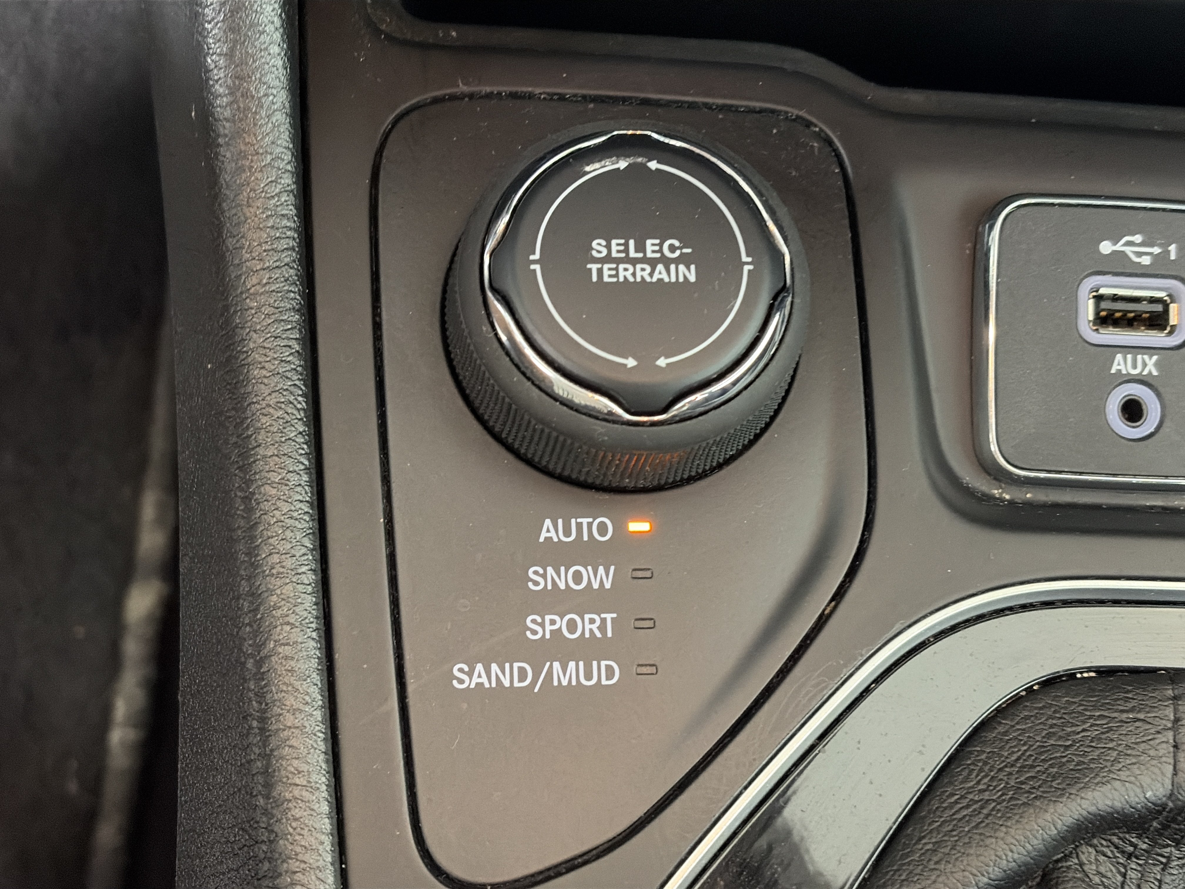 Used 2023 Jeep Cherokee Altitude Lux AWD/4WD image 25