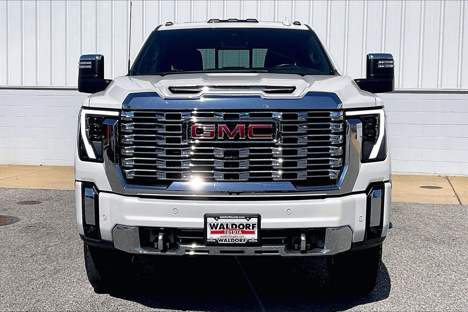 Used 2024 GMC Sierra 2500 Denali w/ Denali Reserve Package AWD/4WD image 3