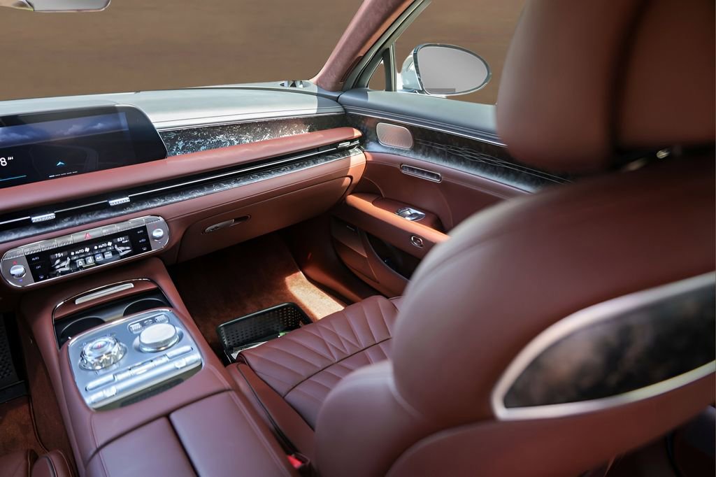 Used 2025 Genesis G90 3.5T image 29