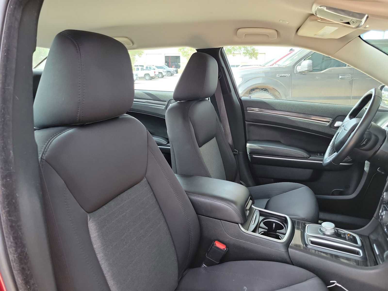 Used 2021 Chrysler 300 Touring w/ Sport Appearance Package RWD image 18
