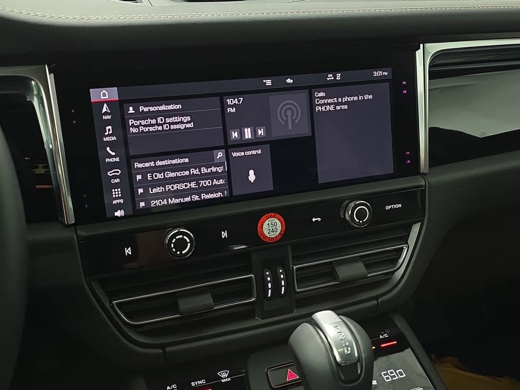 Certified 2025 Porsche Macan AWD/4WD image 15