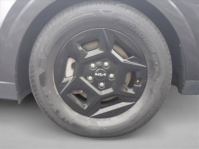 Used 2025 Kia Carnival image 24