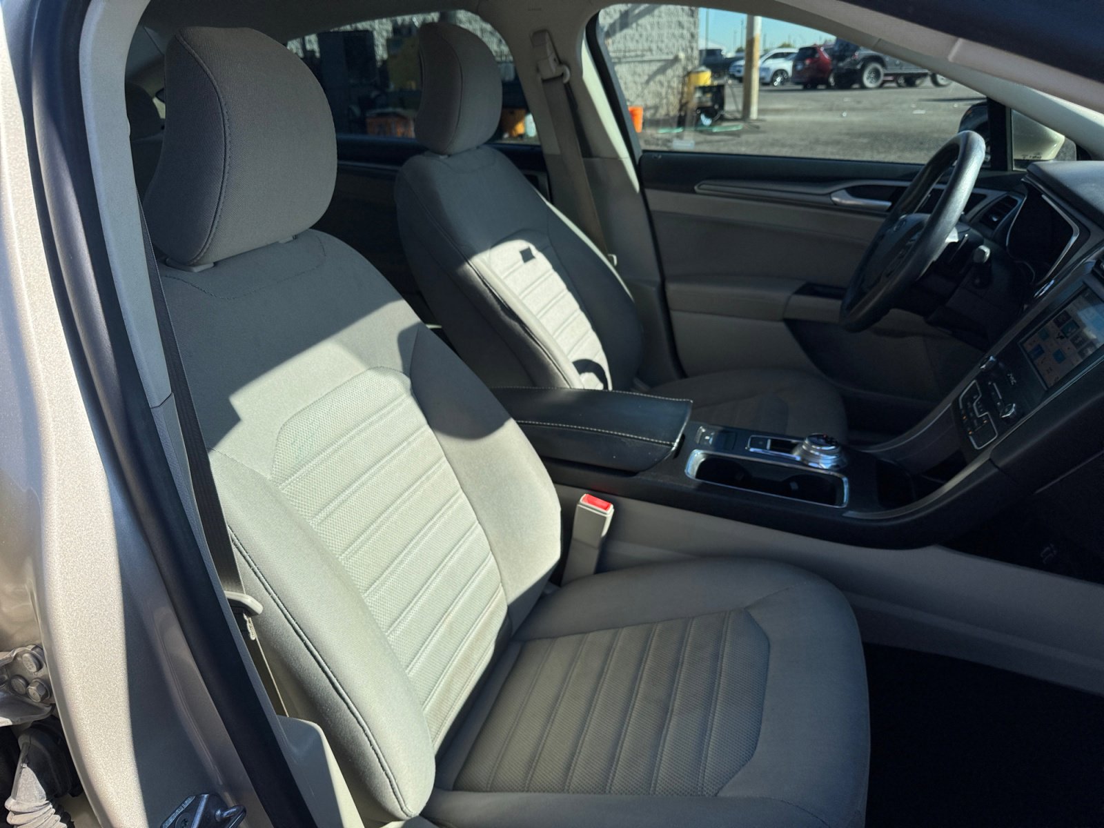 Used 2019 Ford Fusion SE image 30