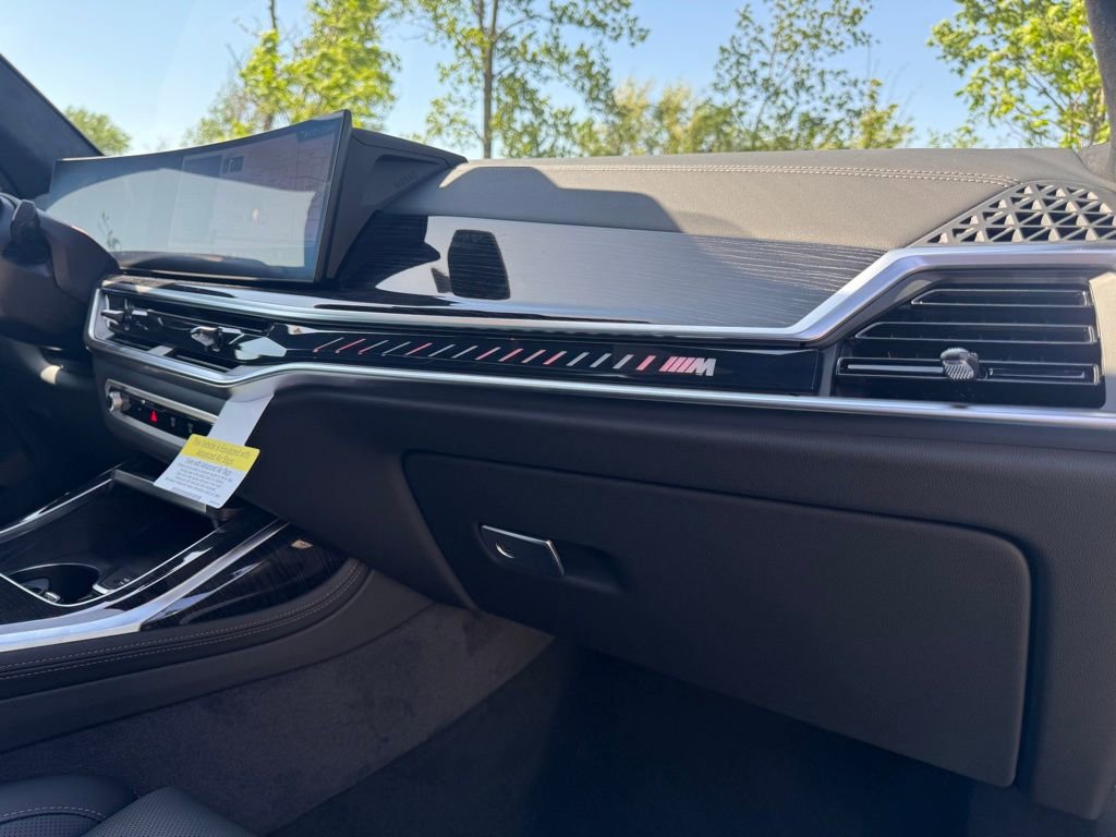 Used 2026 BMW X7 M60i w/ Climate Comfort Package image 29