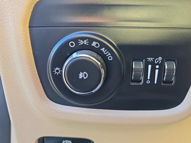 Used 2025 Jeep Grand Cherokee L Limited AWD/4WD image 31