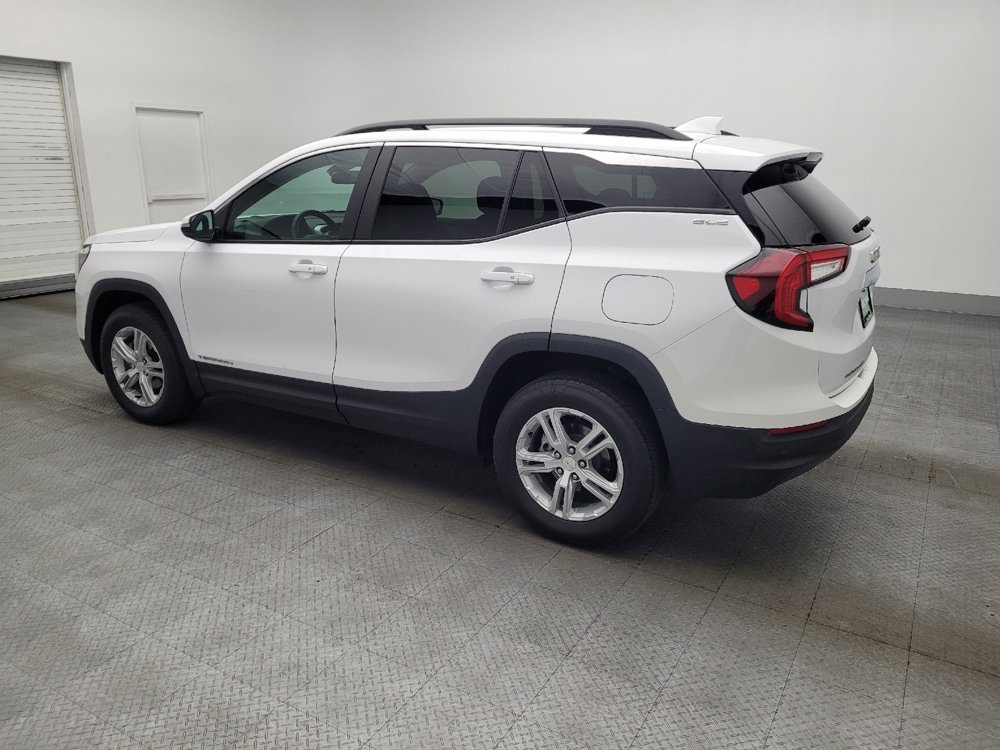 Used 2023 GMC Terrain SLE w/ Driver Convenience Package image 3