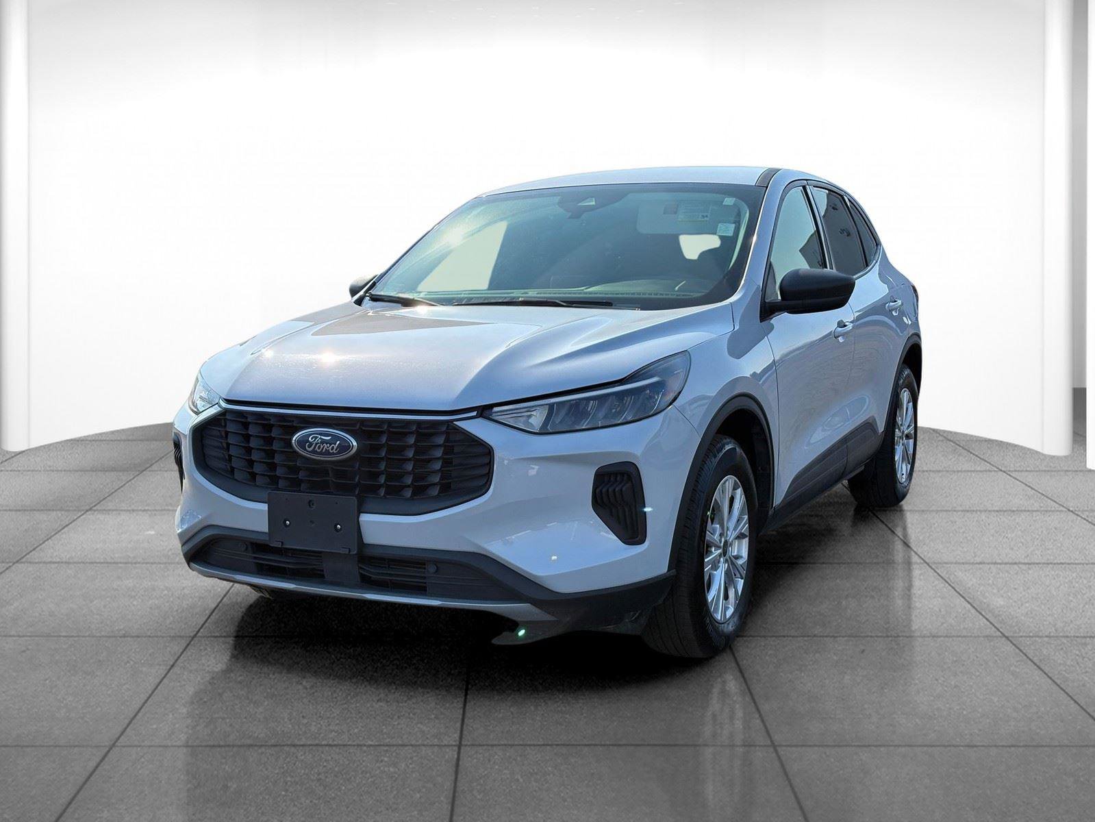 Used 2025 Ford Escape Active AWD/4WD image 3