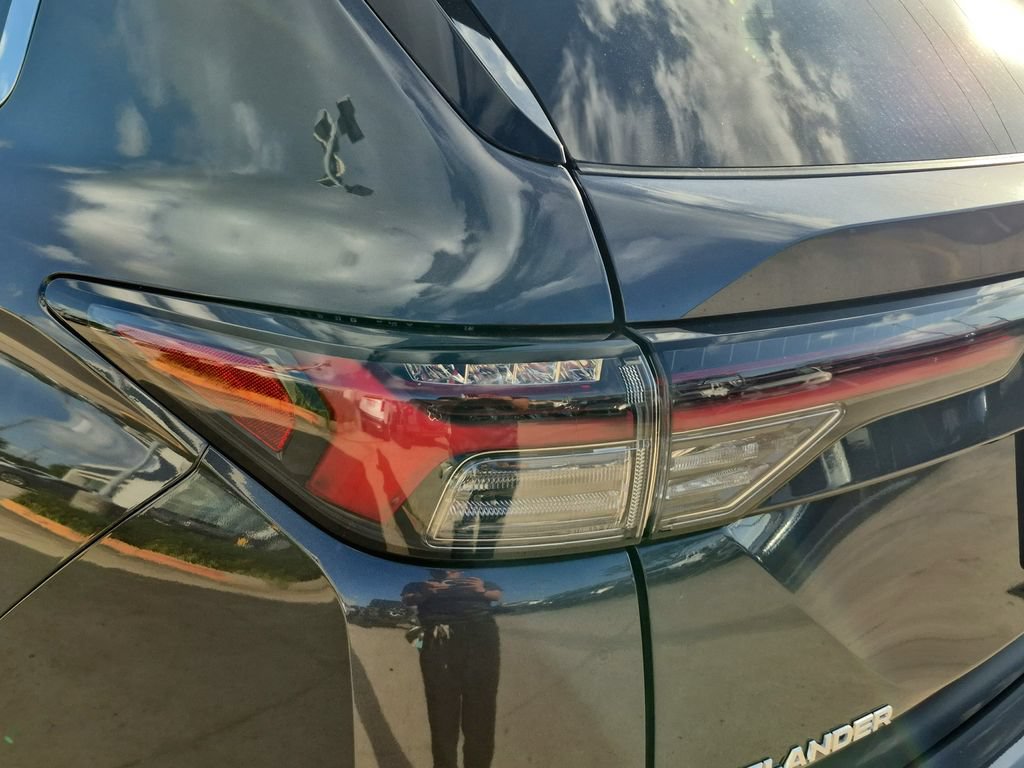 Used 2025 Mitsubishi Outlander SE AWD/4WD image 19
