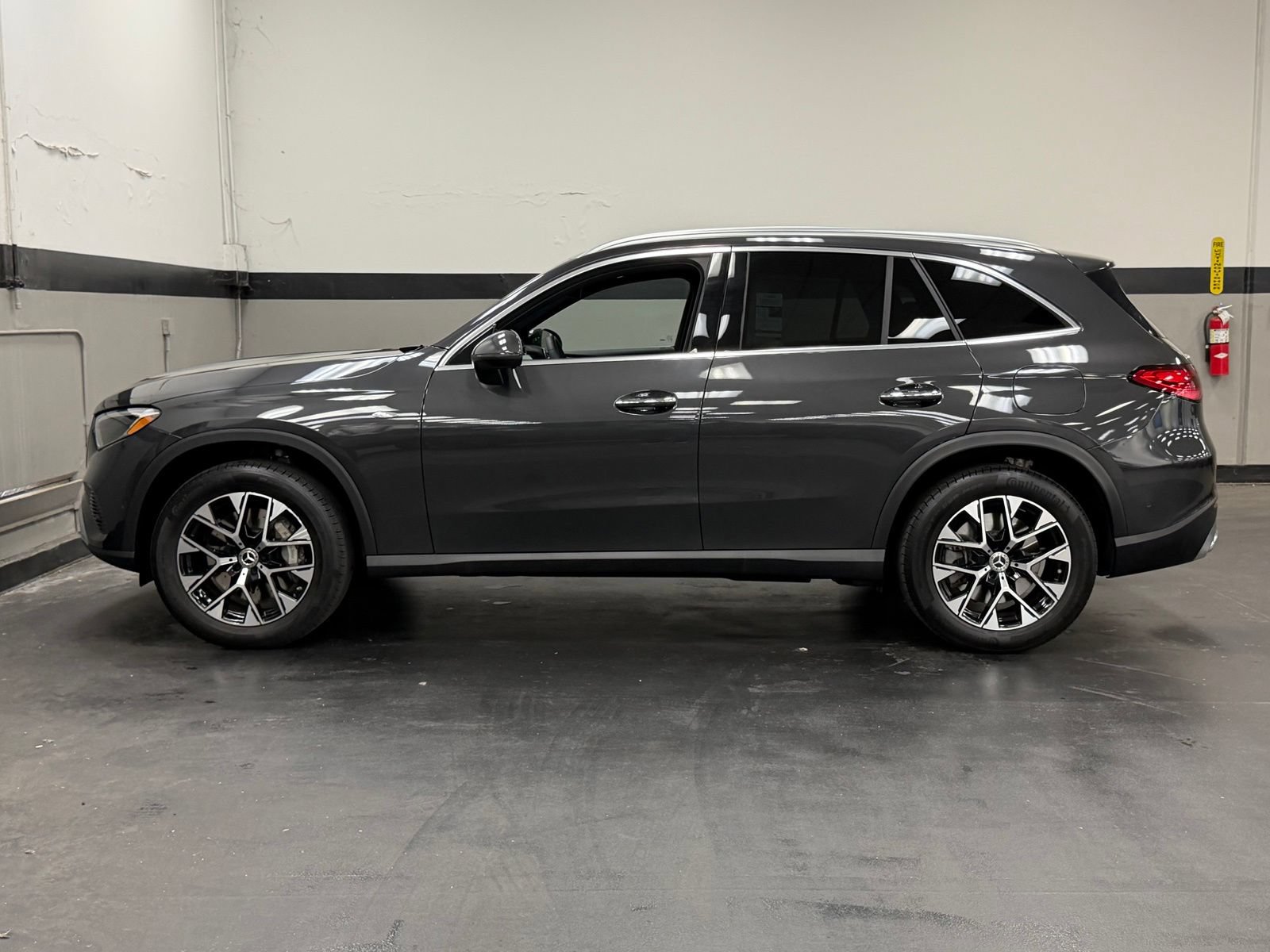 Used 2025 Mercedes-Benz GLC 350e 4MATIC image 8