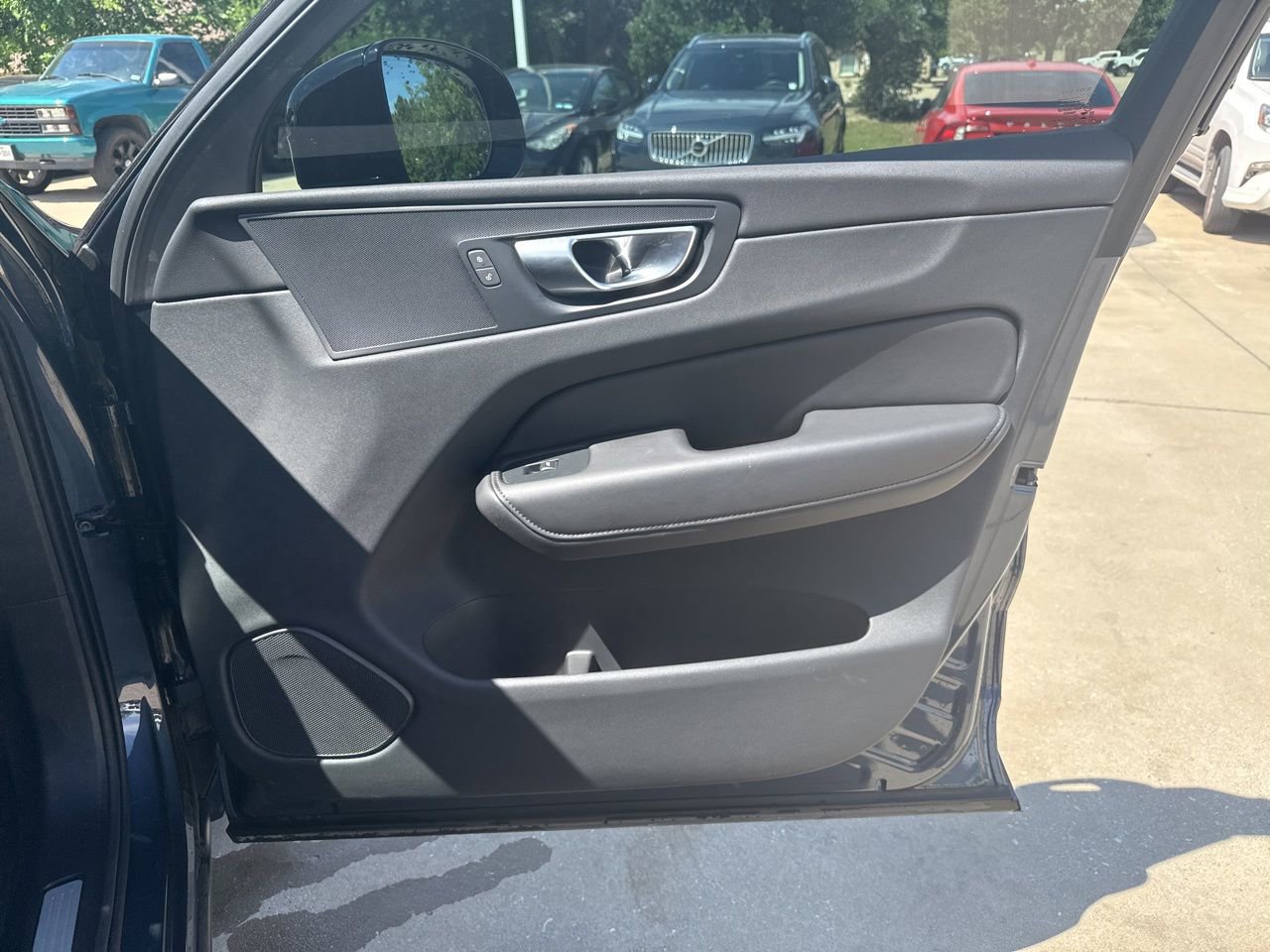 Certified 2024 Volvo XC60 B5 Plus w/ Protection Package Premier AWD/4WD image 10